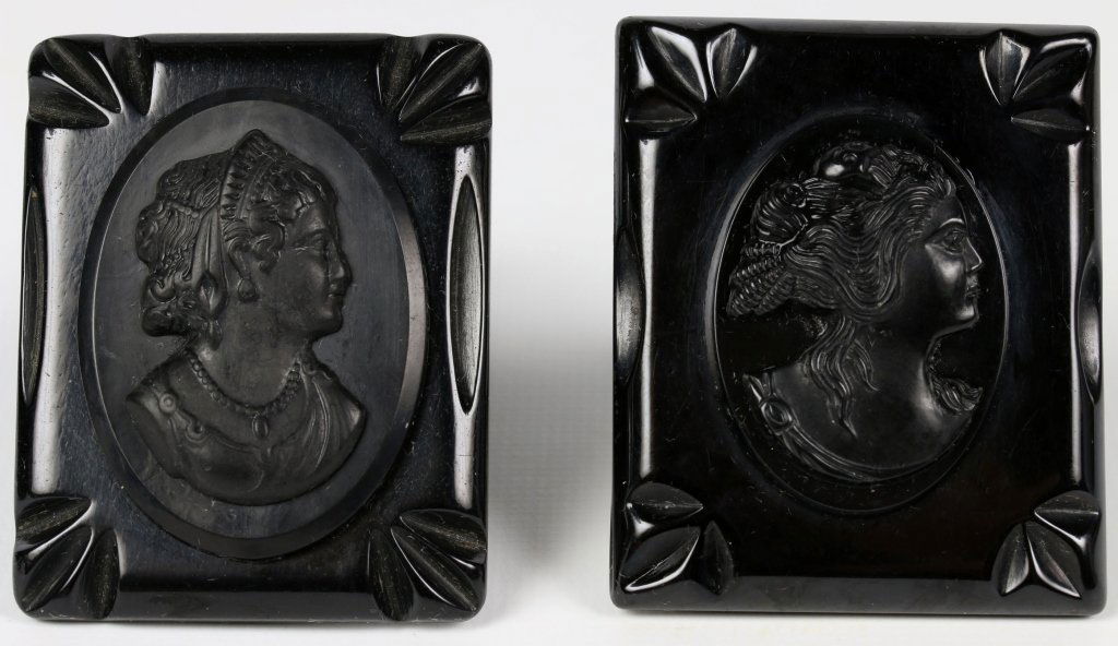 TWO VICTORIAN MOURNING BROOCHES (1 of 6)