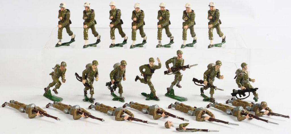 TWENTY-ONE MISCELLANEOUS SMALL US TOY SOLIDERS (1 of 7)