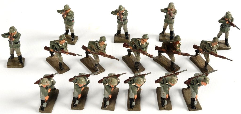 SIXTEEN LINEOL COMPOSITION GERMAN TOY SOLDIERS (1 of 6)