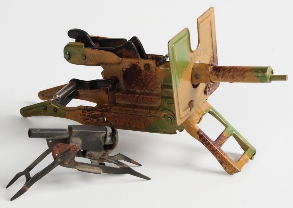 EDOR, GERMANY QUICK LOADING MG FOR ROLL CAPS: EDOR - Germany - "Schellade Maschingewehr Fur Amorecesbander" (Quick Loading Machine Gun for Roll Caps). Includes tin plate gun (based on the German MG-08), mounted on an adjustable sled type mount, w