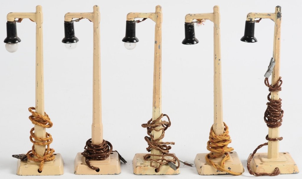FIVE MARKLIN TRAIN SET LAMPS (1 of 8)