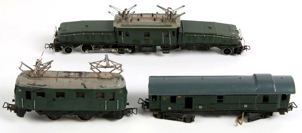 MARKLIN CCS-800 CROCODILE LOCOMOTIVE AND CARS (1 of 7)