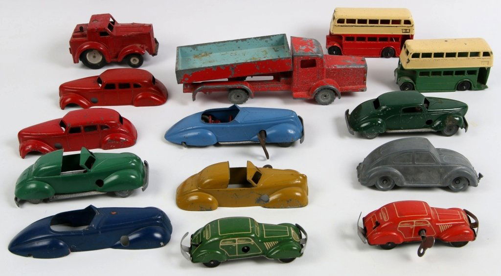LARGE LOT OF WIND-UP CARS AND TRUCKS, PLUS PARTS (1 of 7)