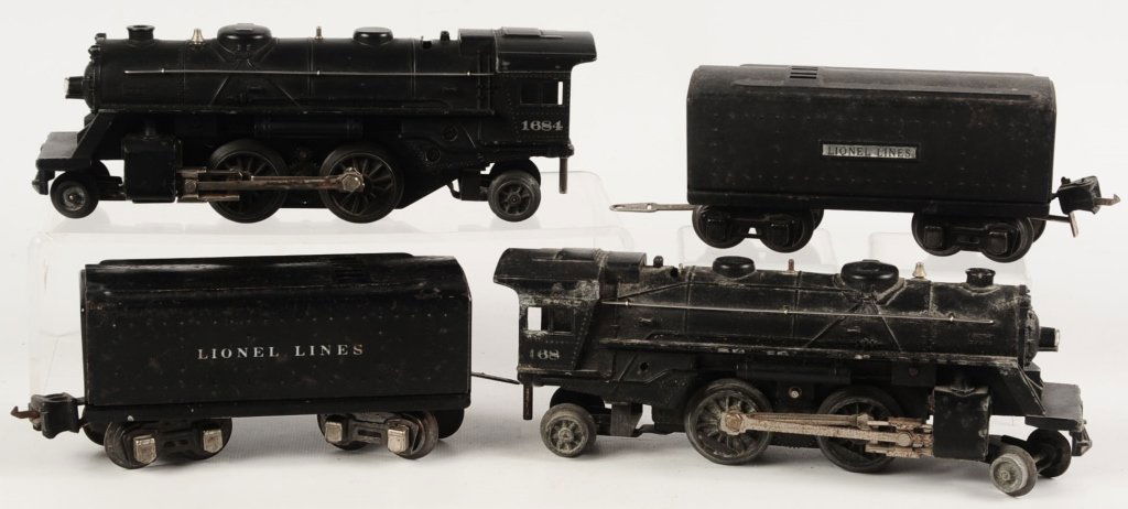 TWO LIONEL PREWAR SETS WITH LOCOMOTIVE AND TENDER #2689 (1 of 10)