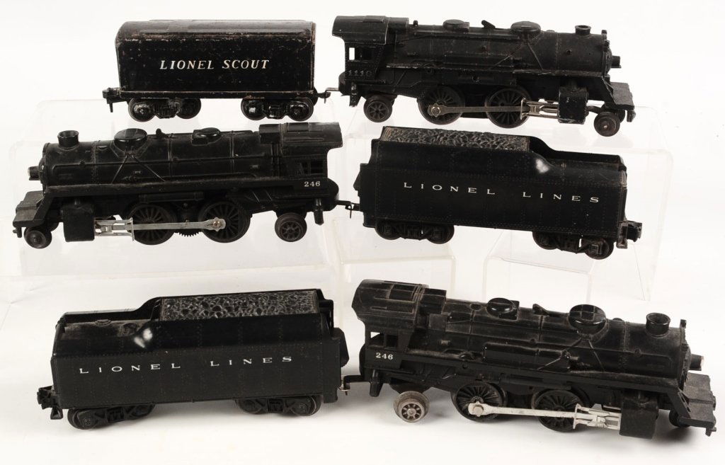 THREE LIONEL POSTWAR SCOUT LOCOMOTIVES WITH TENDERS (1 of 10)
