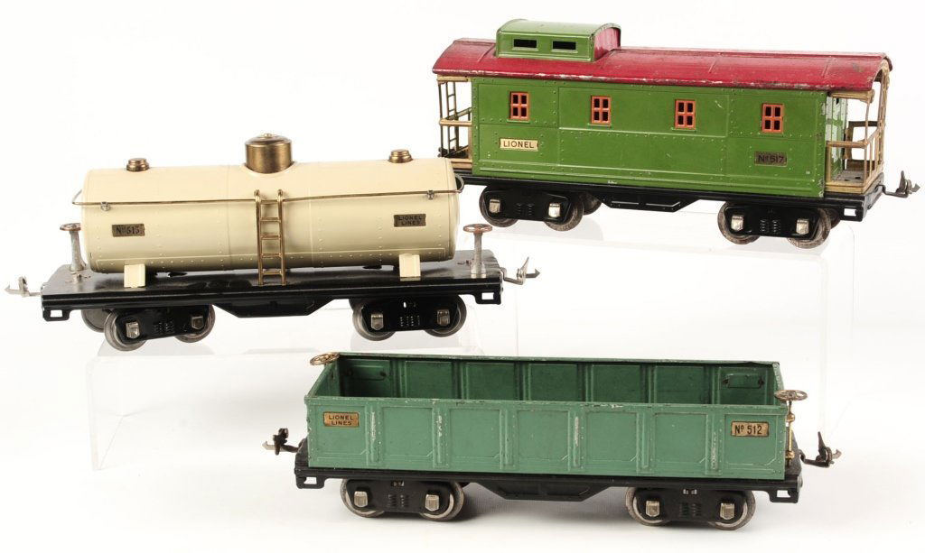 THREE LIONEL STANDARD GAUGE GONDOLA, TANK CAR, CABOOSE (1 of 10)