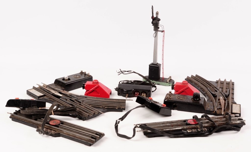 LIONEL O-SCALE TRACK ITEMS, BUMPERS, SWITCHES, (1 of 10)