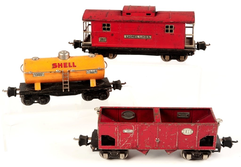 THREE PREWAR LIONEL TRAIN CARS (1 of 9)