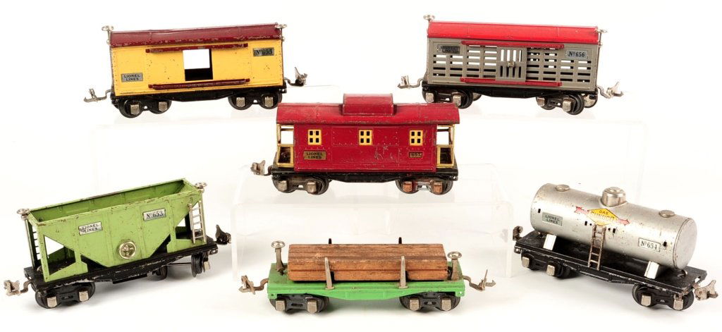 SIX LIONEL PREWAR TRAIN CARS (1 of 7)