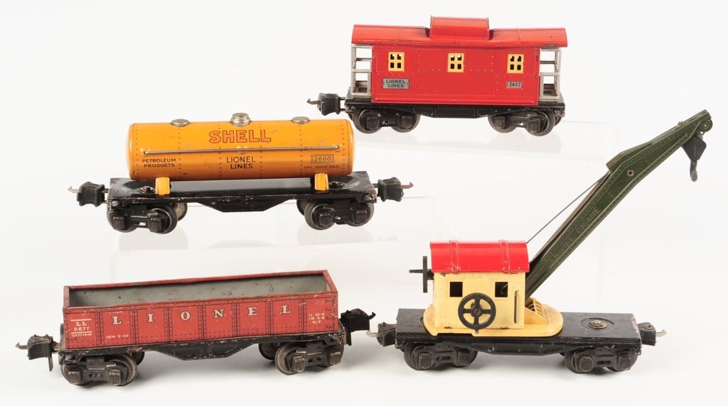 FOUR LIONEL PREWAR TRAIN CARS (1 of 10)