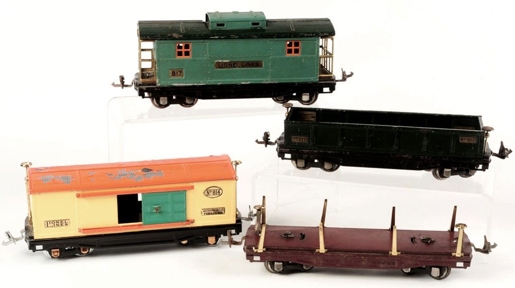 FOUR LIONEL PREWAR TRAIN CARS (1 of 9)