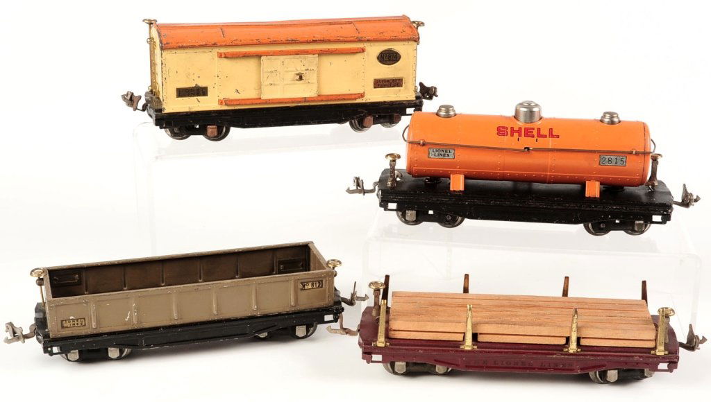 FOUR LIONEL PREWAR TRAIN CARS (1 of 9)