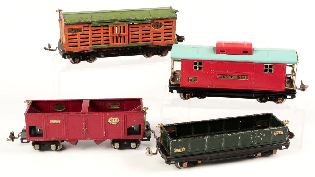 FOUR LIONEL PREWAR TRAIN CARS (1 of 9)