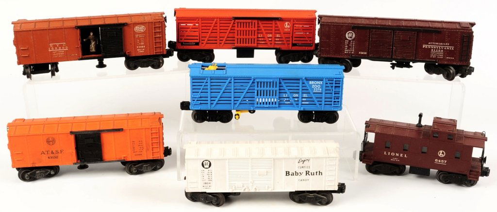 SEVEN LIONEL POSTWAR FREIGHT CARS (1 of 8)