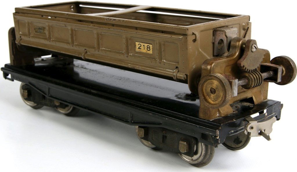 LIONEL STANDARD GAUGE DUMP CAR #218 (1 of 7)