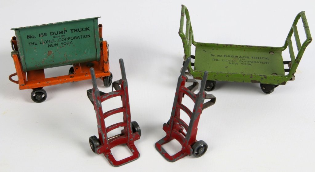 LIONEL PREWAR DUMP TRUCK, BAGGAGE CART AND HAND TRUCKS (1 of 8)