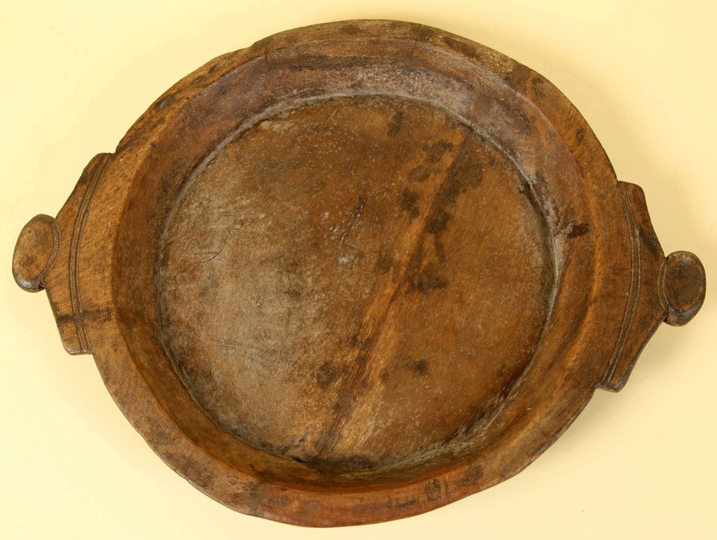 18TH C. CARVED WOOD BASIN (1 of 10)