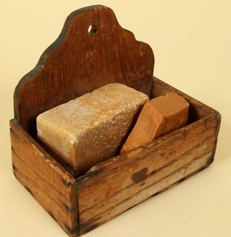 EARLY 19TH C. AMERICAN ASH AND PINE WALL HANGING BOX (1 of 8)