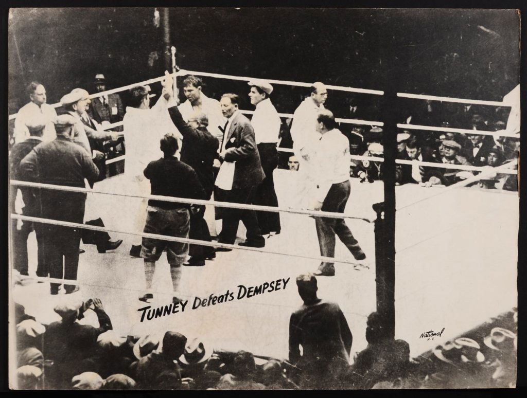 C. 1940 PHOTO OF BOXERS 'TUNNEY DEFEATS DEMPSEY' (1 of 2)