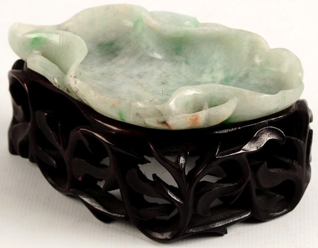 CHINESE CARVED JADE BRUSH WASHER ON STAND (1 of 9)