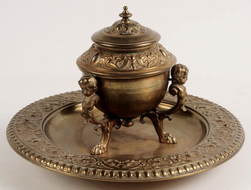 AN ORNATE BRASS INKWELL (1 of 10)