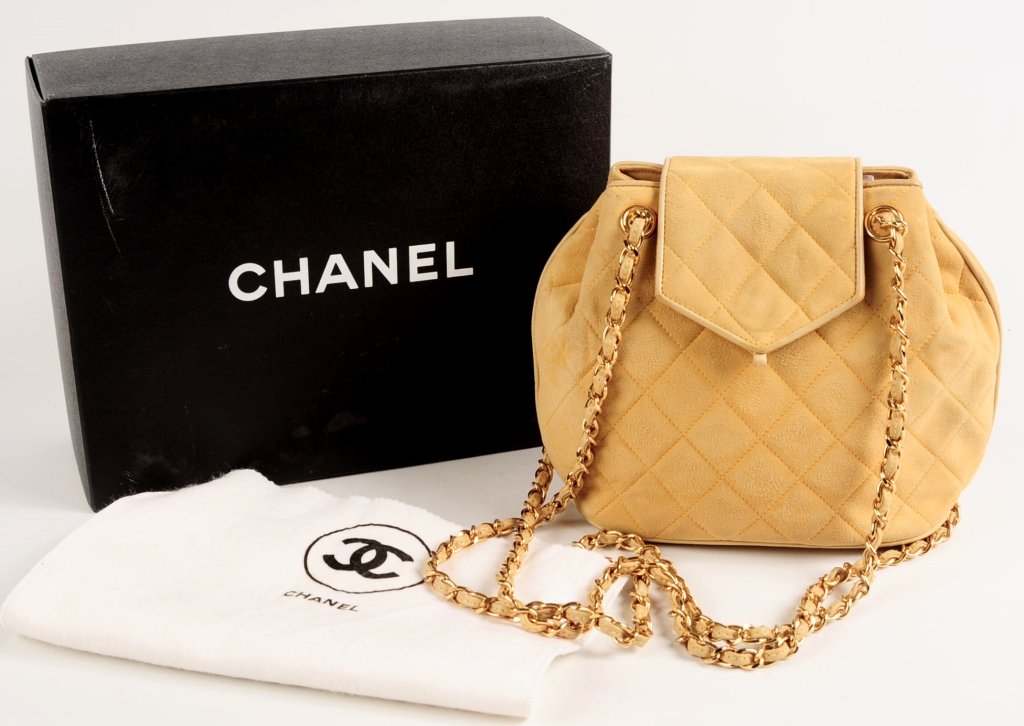 CHANEL YELLOW QUILTED SUEDE LEATHER PURSE (1 of 10)