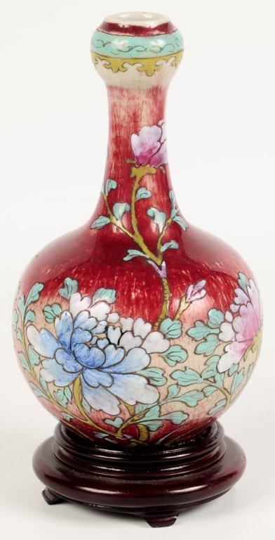 CHINESE PORCELAIN VASE WITH OVERGLAZE ENAMEL FLORALS (1 of 10)