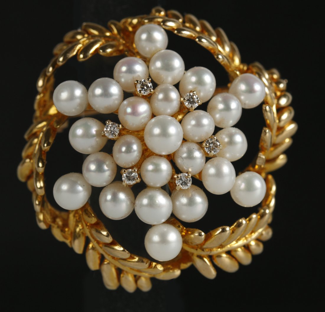 A GOLD, PEARL AND DIAMOND WREATH BROOCH/PENDANT (1 of 4)