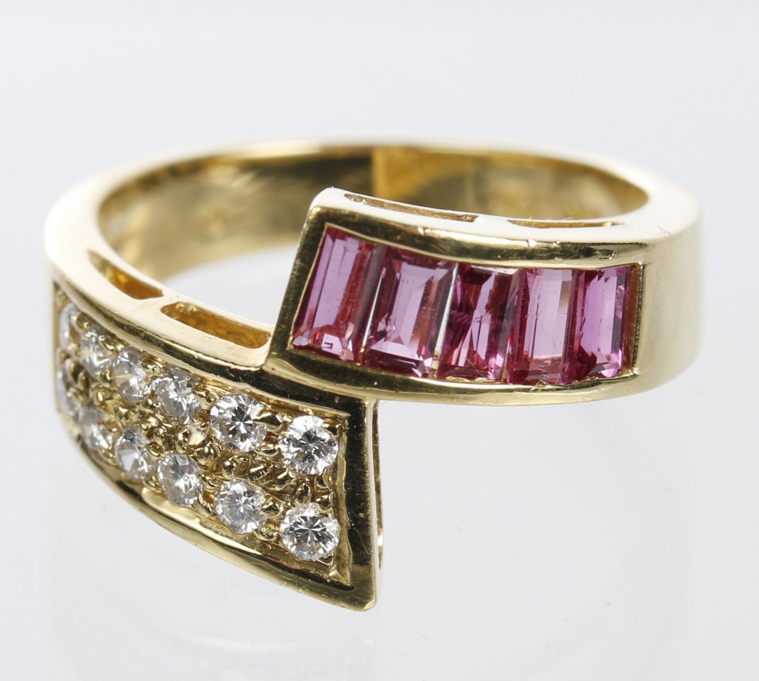 A CONTEMPORARY DESIGN LADIES 18K RUBY DIAMOND RING (1 of 5)