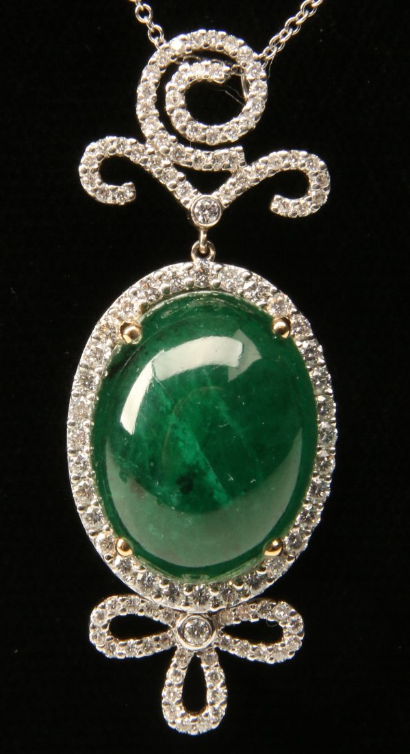 EMERALD AND DIAMOND PENDANT IN AN 18K GOLD SETTING (1 of 6)
