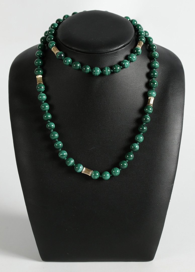 A MALACHITE AND 14K GOLD NECKLACE (1 of 8)