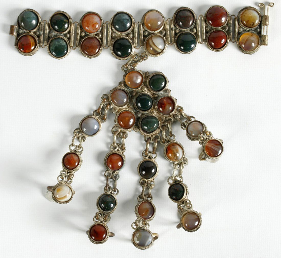 AN INDIAN GEM SET HAND AND FINGER BRACELET (1 of 10)