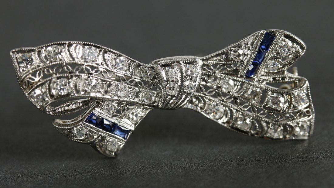 AN ANTIQUE PLATINUM DIAMOND AND SAPPHIRE BOW BROOCH (1 of 4)