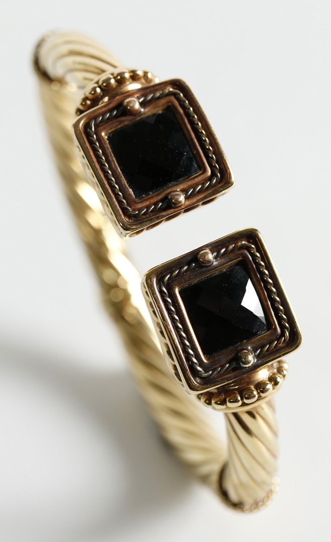 AN ITALIAN 14 KT GOLD BRACELET WITH ONYX (1 of 6)