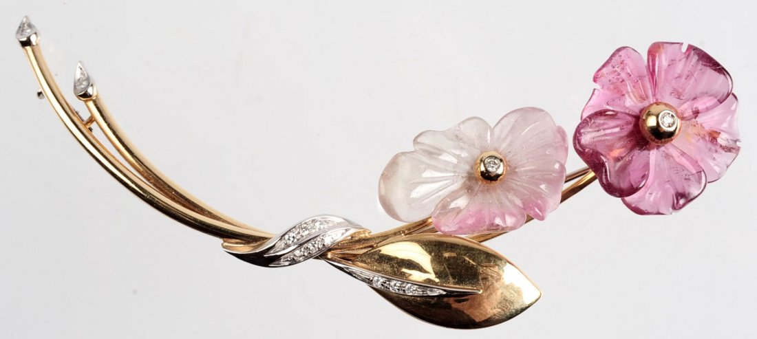 A VINTAGE 18K GOLD QUARTZ AND DIAMOND BROOCH (1 of 6)