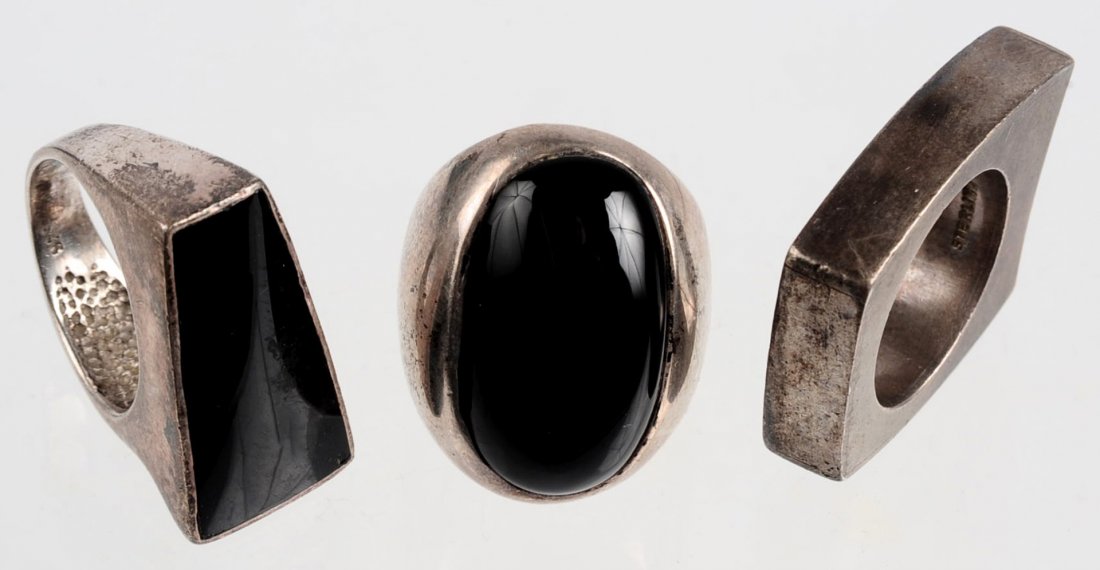 THREE STERLING SILVER GENTS' RINGS WITH ONYX (1 of 10)