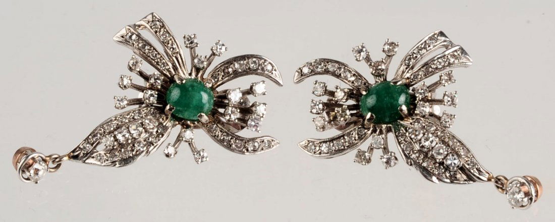 A PAIR OF 14 KT GOLD DIAMOND AND EMERALD EARRINGS (1 of 7)