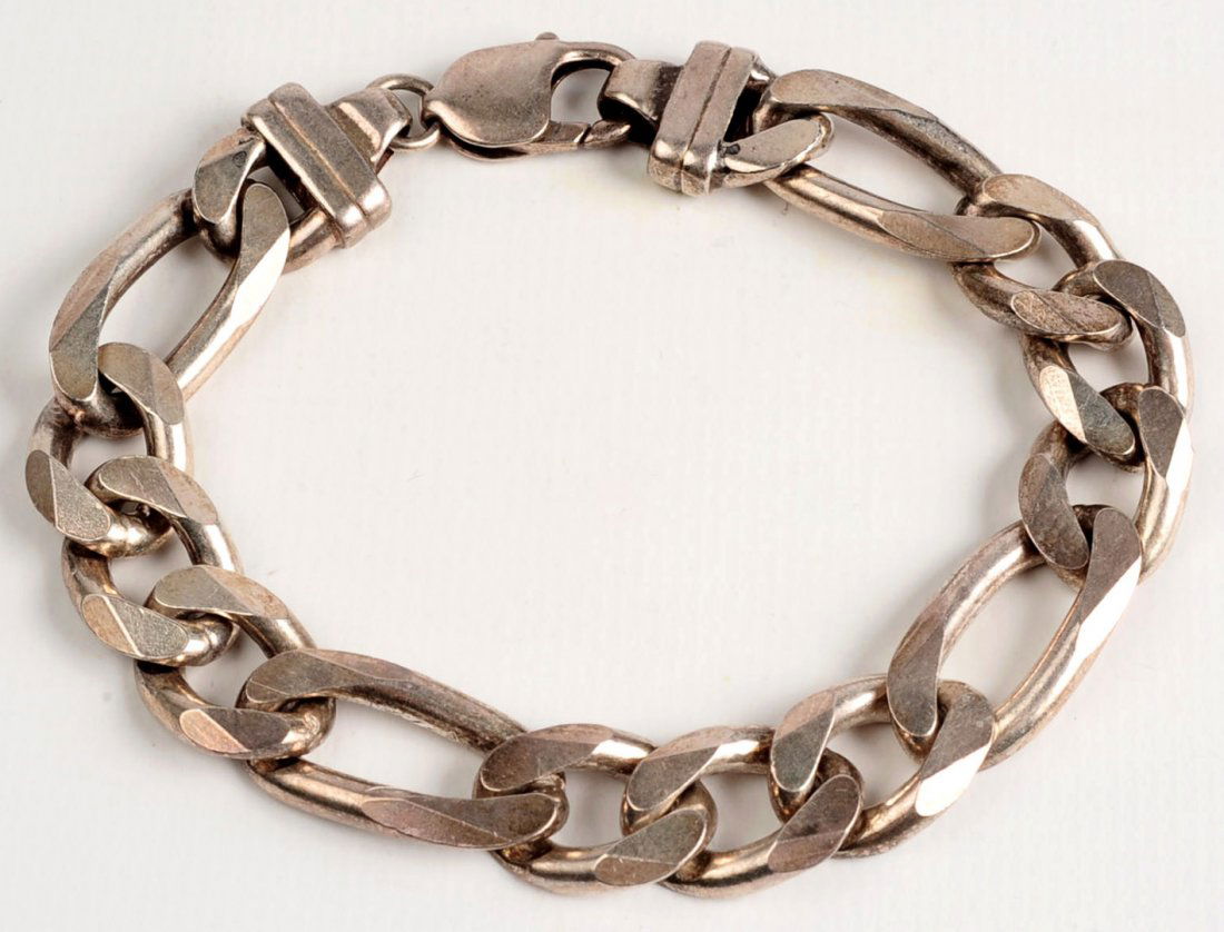 A HEAVY STERLING SILVER FLAT LINK CHAIN BRACELET (1 of 6)