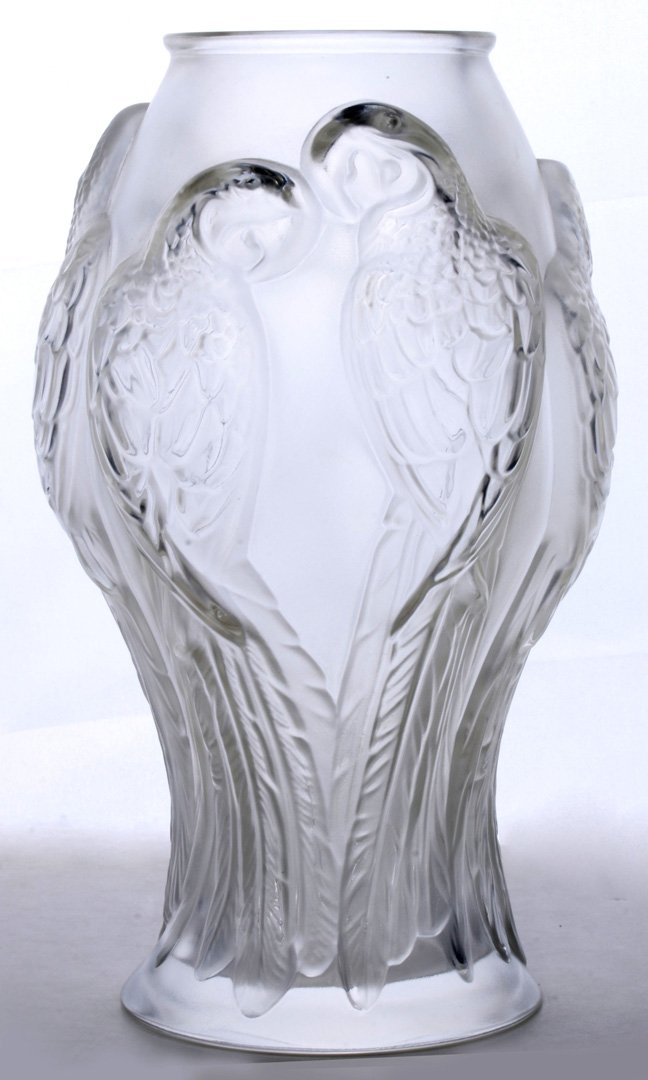 A LALIQUE FRENCH CRYSTAL VASE WITH PARROTS (1 of 8)
