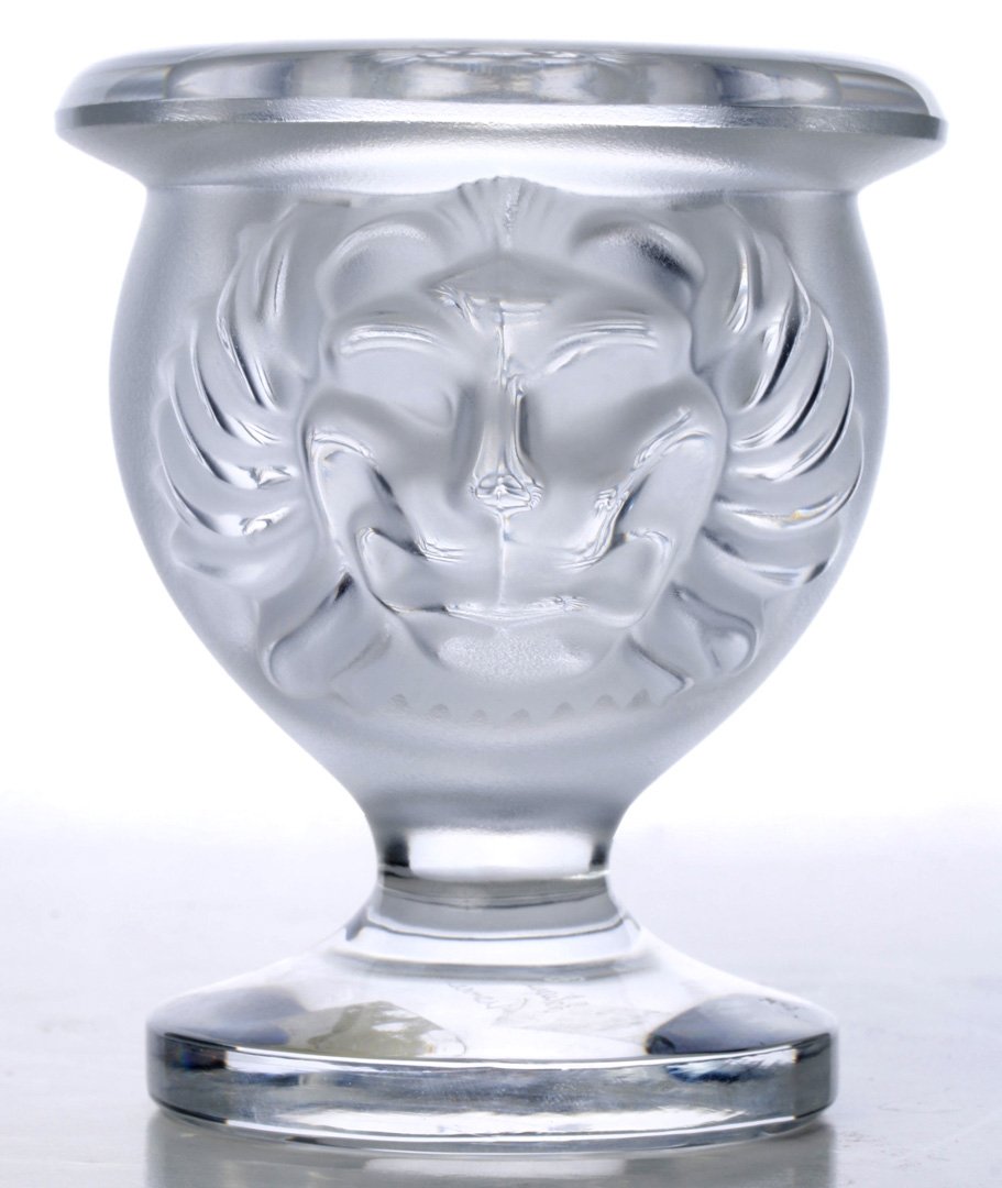 A LALIQUE FRENCH CRYSTAL 'TETE DE LION' URN (1 of 7)