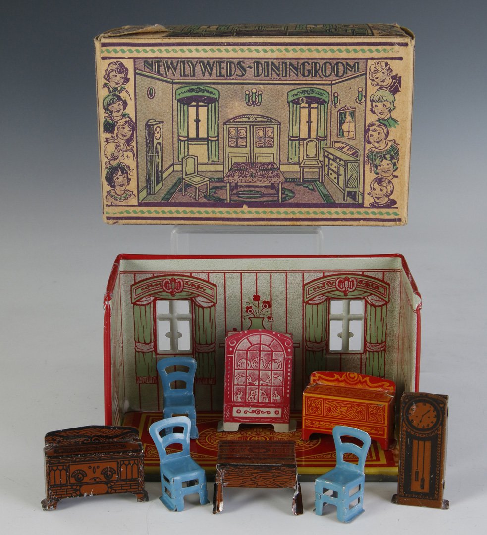 LOUIS MARX C.1920 'NEWLYWEDS DININGROOM' TIN-LITHO (1 of 7)