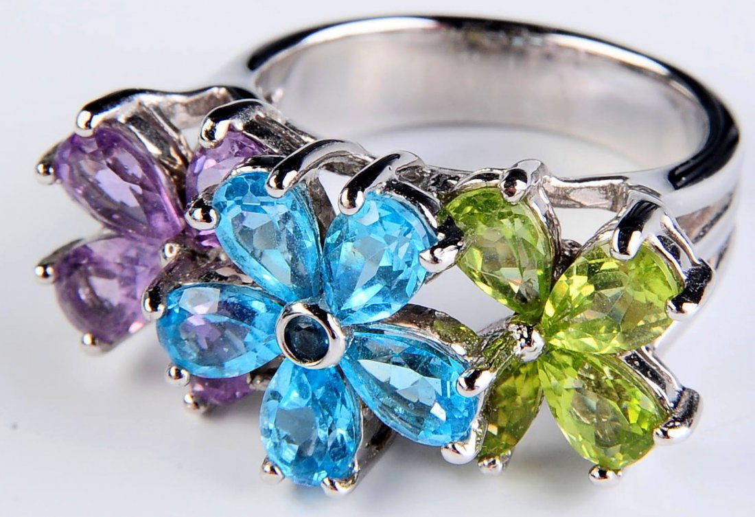 FIVE STERLING FASHION RINGS WITH FLOWER DESIGNS (1 of 5)