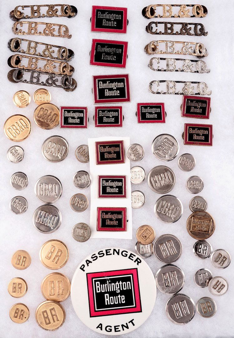 LOT OF ASSORTED RAILROAD INSIGNIA AND BUTTONS (1 of 9)