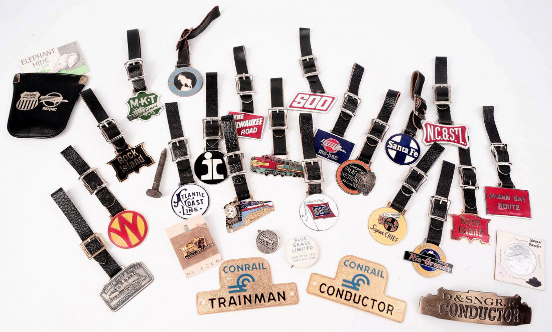 LOT OF RAILROAD BADGES, BUCKLES AND COLLECTIBLES (1 of 4)