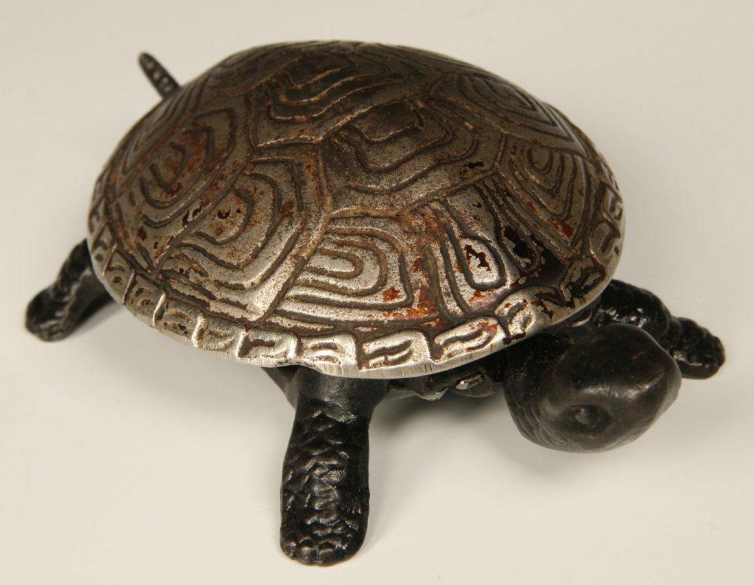 AN ANTIQUE CAST IRON TURTLE FIGURAL KEY WIND DESK BELL (1 of 7)