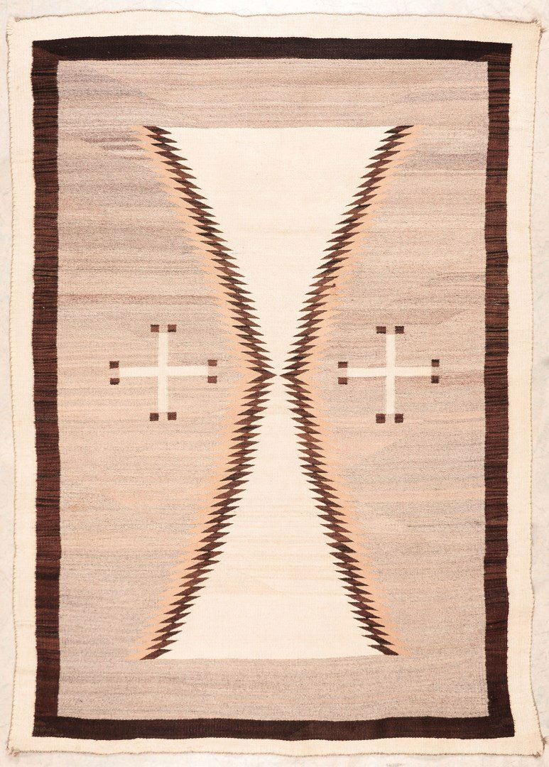 A CIRCA 1930S NAVAJO RUG WITH SIMPLE SUBTLE DESIGN (1 of 7)