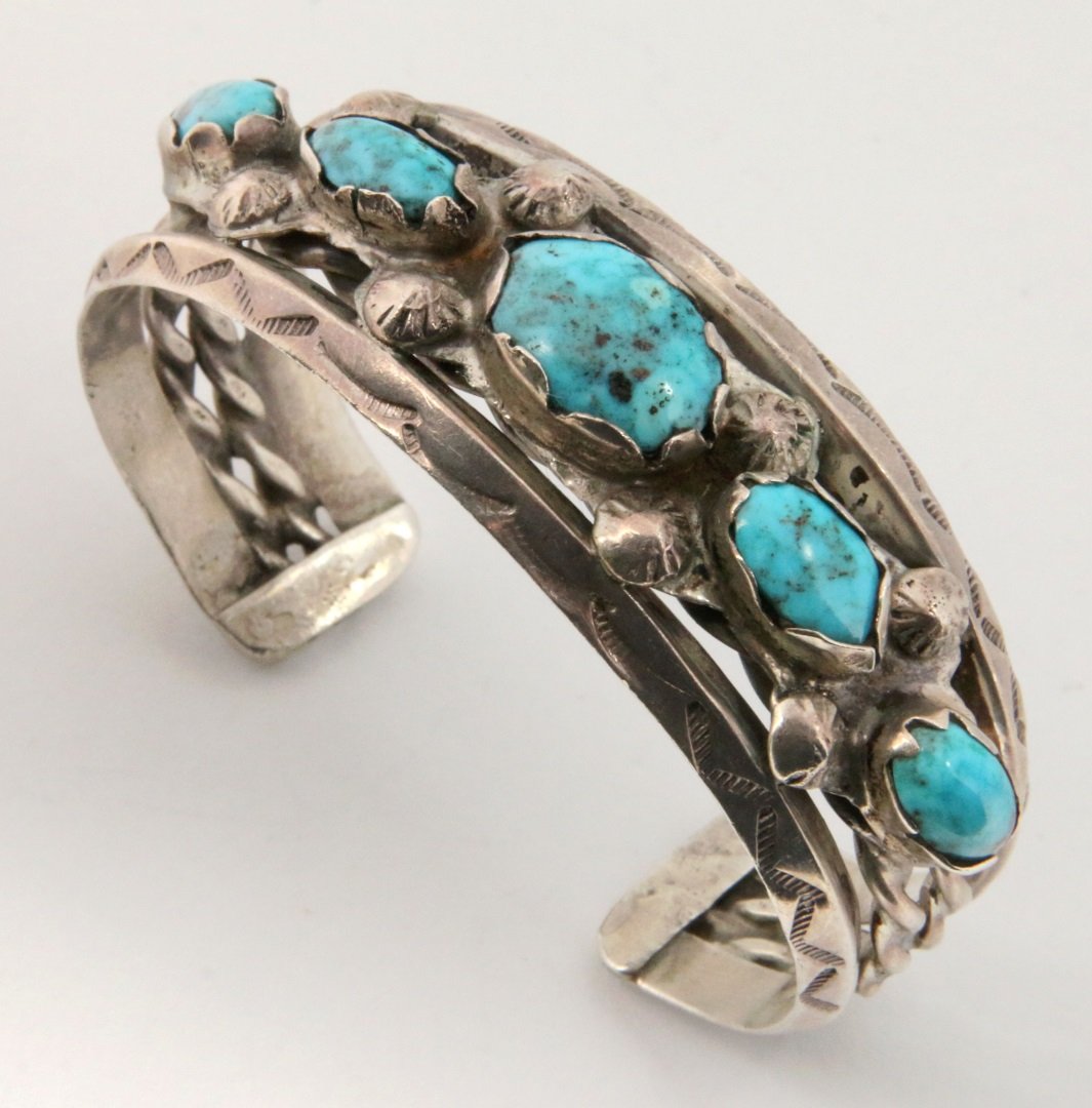 NAVAJO STERLING SILVER CUFF BRACELET WITH TURQUOISE (1 of 5)