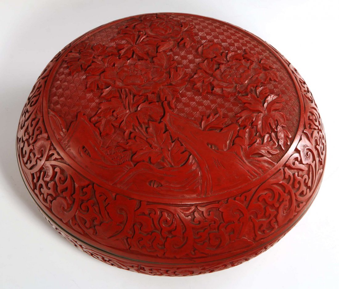 A LARGE FINE CHINESE CARVED CINNABAR LACQUER BOX (1 of 8)