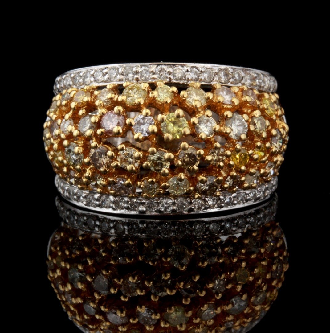 A LADIES 18K TWO-TONE GOLD AND DIAMOND RING (1 of 7)