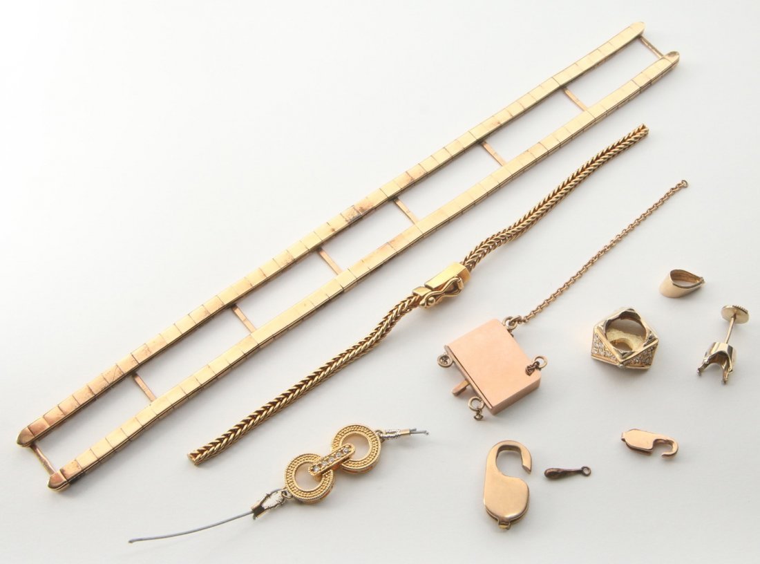 A LOT OF 14K AND 18K GOLD CHARMS, FINDINGS, ETC (1 of 5)